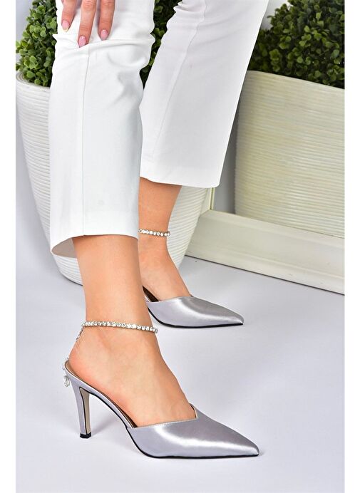 Gümüş Saten Kumaş Taş Tokalı Topuklu Ayakkabı M404010904 - Görsel 4