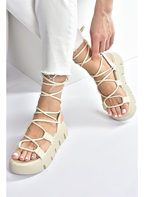 Bej Kalın Tabanlı Bilekten Bağlamalı Kadın Sandalet M267083009 - Görsel 4