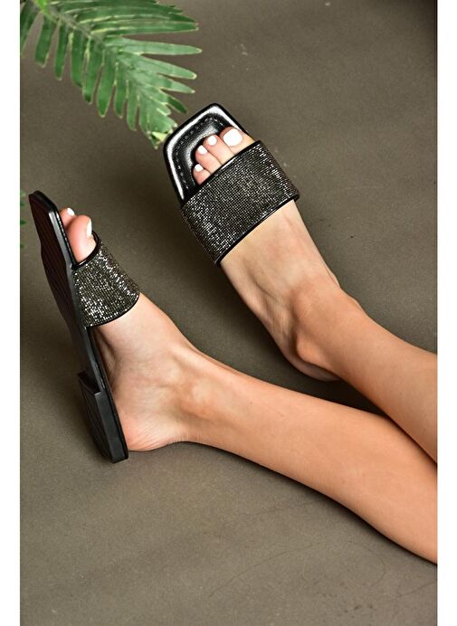 P820038614 Siyah Kalın Bantlı Sim Detaylı Kadın Terlik - Görsel 4