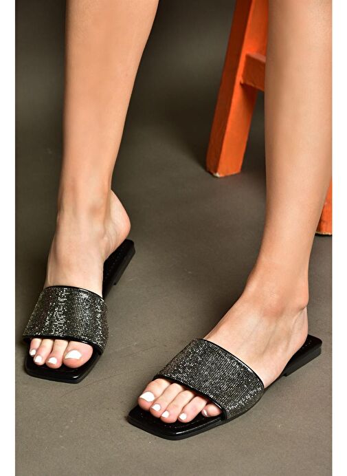 P820038614 Siyah Kalın Bantlı Sim Detaylı Kadın Terlik - Görsel 5