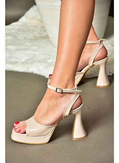 Fox Shoes Bej Kadın Rugan Topuklu Ayakkabı 11123 - Görsel 2