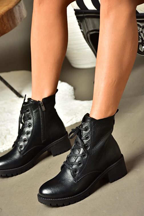 R555054103 Siyah Hakiki Deri Alçak Tabanlı Kadın Postal Bot - Görsel 3