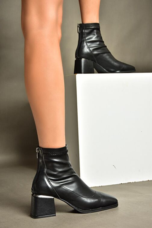R524060809 Siyah Kalın Topuklu Kadın Bot - Görsel 3