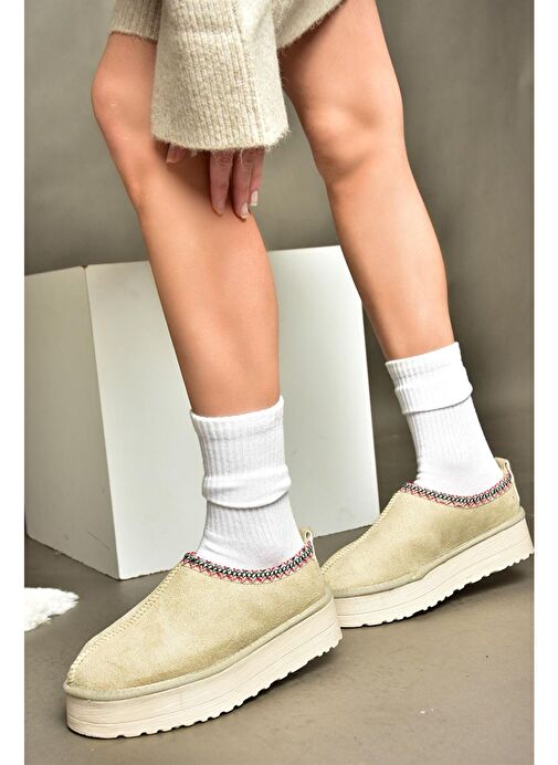 R612047302 Bej Süet İçi Tüylü Kalın Tabanlı Kadın Terlik - Görsel 2