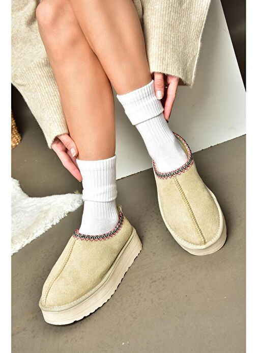 R612047302 Bej Süet İçi Tüylü Kalın Tabanlı Kadın Terlik - Görsel 4