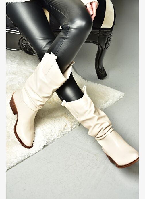 R280080509 Bej Alçak Topuklu Büzgülü Kadın Çizme - Görsel 5