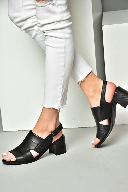 P555452303 Siyah Hakiki Deri Kalın Topuklu Kadın Sandalet - Görsel 2