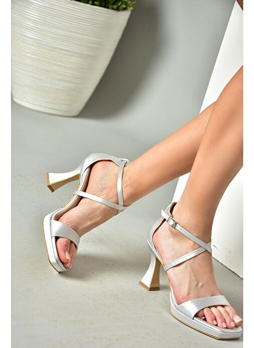 S569315404 Gümüş Kumaş Kalın Topuklu Ayakkabı - Görsel 5