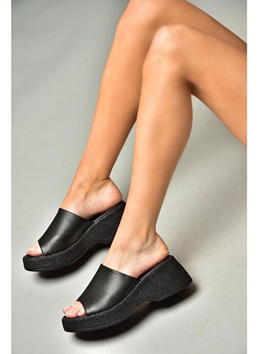 S996741209 Siyah Kalın Tabanlı Kadın Terlik - Görsel 4