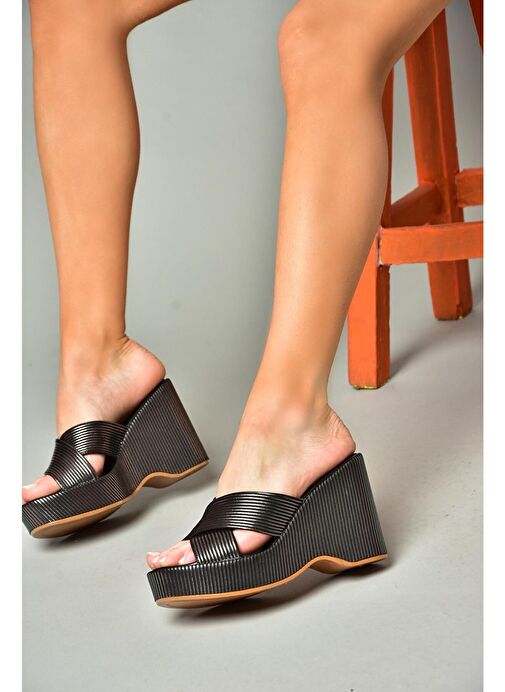 S250101409 Siyah Dolgu Tabanlı Kadın Terlik - Görsel 3