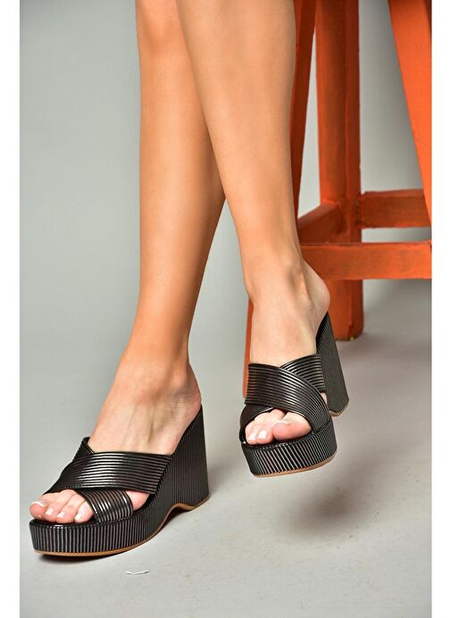 S250101409 Siyah Dolgu Tabanlı Kadın Terlik - Görsel 4