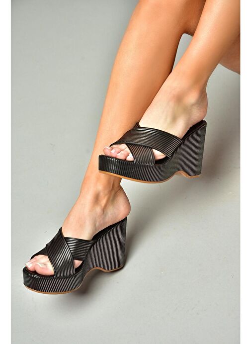 S250101409 Siyah Dolgu Tabanlı Kadın Terlik - Görsel 6