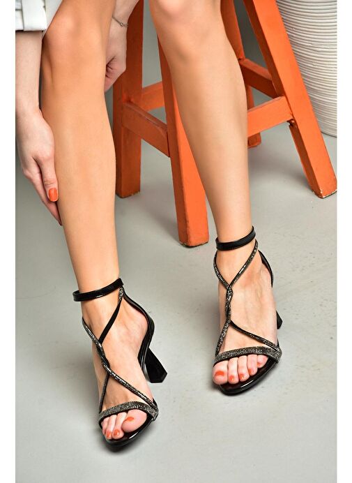 Fox Shoes Siyah Kadın Rugan Abiye Ayakkabı 12400 - Görsel 3