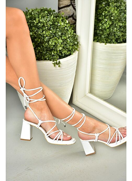 S282470509 Beyaz Kalın Topuklu Bağlamalı Kadın Ayakkabı - Görsel 2
