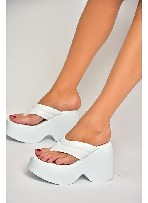 S973401709 Beyaz Dolgu Tabanlı Parmak Arası Kadın Terlik - Görsel 2
