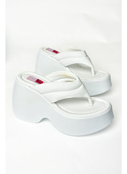 S973401709 Beyaz Dolgu Tabanlı Parmak Arası Kadın Terlik - Görsel 5