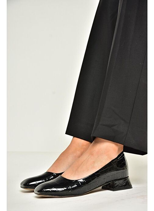 T590122611 Siyah Kroko Baskı Kalın Topuklu Kadın Ayakkabı - Görsel 2