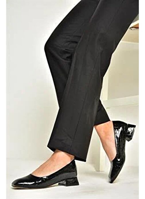 T590122611 Siyah Kroko Baskı Kalın Topuklu Kadın Ayakkabı - Görsel 4