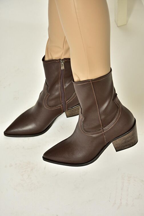 T356654109 Kahverengi Sivri Burunlu Kalın Topuklu Kadın Bot - Görsel 5