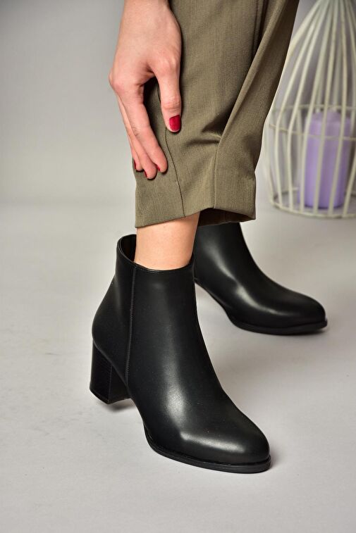 T820180009 Siyah Kalın Topuklu Kadın Bot - Görsel 4