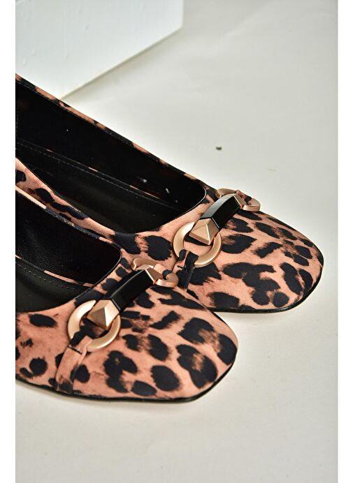 T590229604 Leopar Kumaş Alçak Topuklu Kadın Ayakkabı - Görsel 9