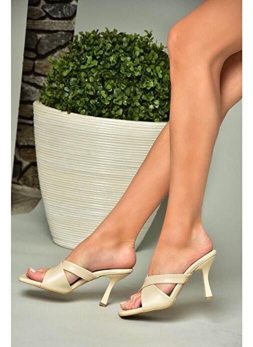 P590033009 Bej Çapraz Bantlı Kalın Topuklu Kadın Terlik - Görsel 5