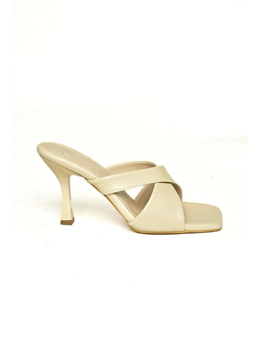 P590033009 Bej Çapraz Bantlı Kalın Topuklu Kadın Terlik - Görsel 6