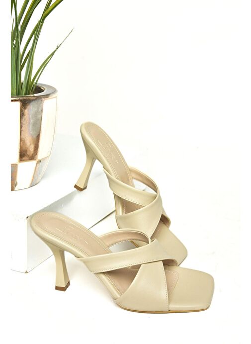 P590033009 Bej Çapraz Bantlı Kalın Topuklu Kadın Terlik - Görsel 8