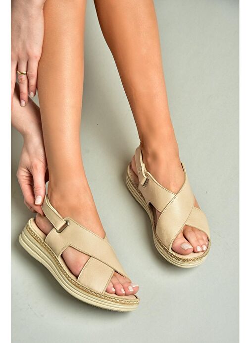 U555240503 Bej Hakiki Deri Kadın Sandalet - Görsel 2