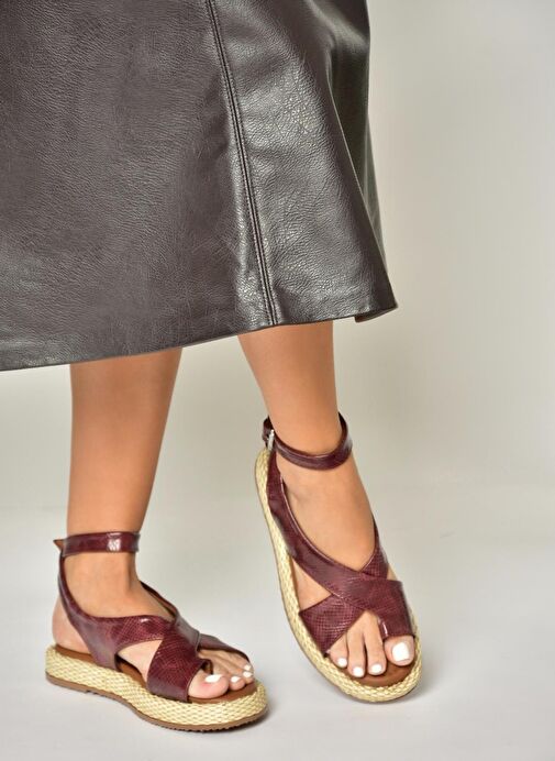 U973264507 Bordo Yılan Baskı Kadın Sandalet - Görsel 5