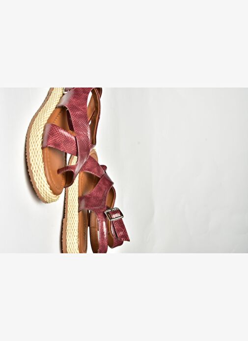U973264507 Bordo Yılan Baskı Kadın Sandalet - Görsel 8