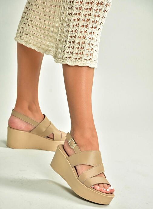 U555750203 Bej Hakiki Deri Dolgu Topuklu Kadın Ayakkabı - Görsel 5