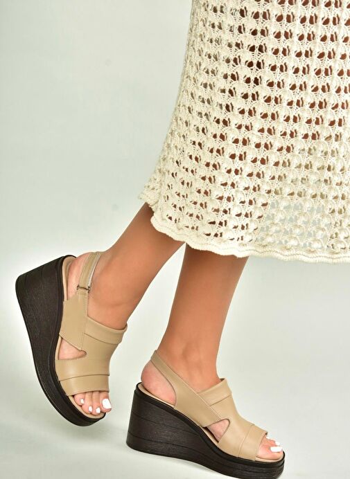 U555960303 Bej Hakiki Deri Dolgu Topuklu Kadın Ayakkabı - Görsel 4