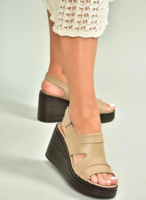 U555960303 Bej Hakiki Deri Dolgu Topuklu Kadın Ayakkabı - Görsel 3