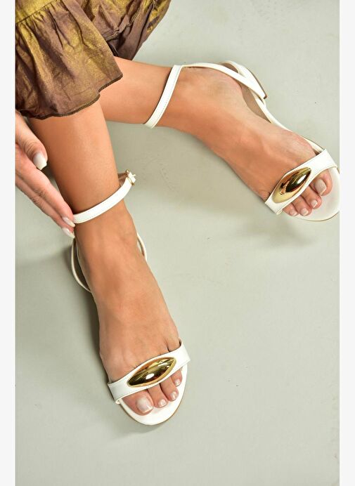 U726017209 Beyaz Alçak TopuklU Kadın Sandalet - Görsel 4