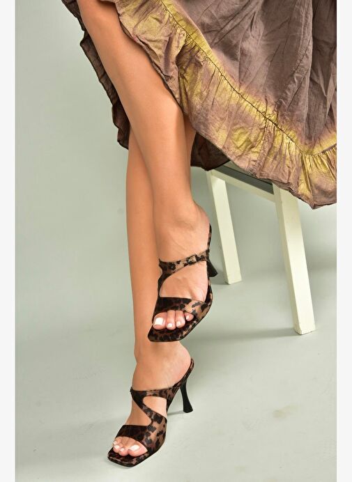 U590034404 Siyah/Leopar Kumaş Topuklu Kadın Terlik - Görsel 2
