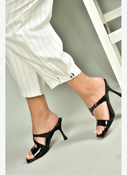 U590034408 Siyah Rugan Topuklu Kadın Terlik - Görsel 4