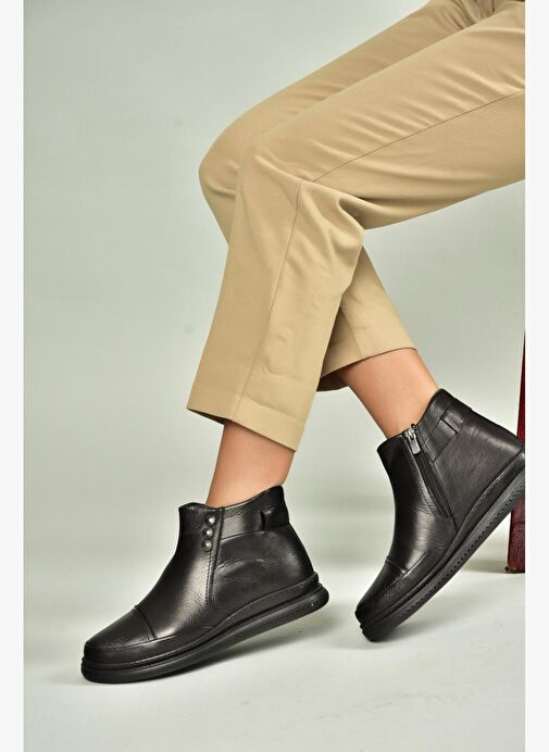 V555070403 Siyah Hakiki Deri Kadın Bot - Görsel 2