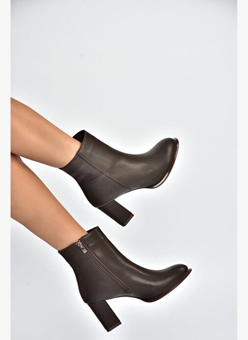 V590166309 Kahverengi Kalın Topuklu Klasik Kadın Bot - Görsel 3