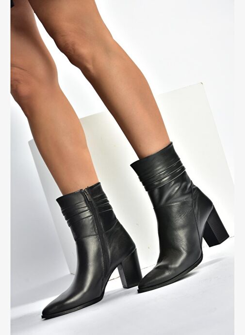 V398095103 Siyah Hakiki Deri Kalın Topuklu Kadın Bot - Görsel 4