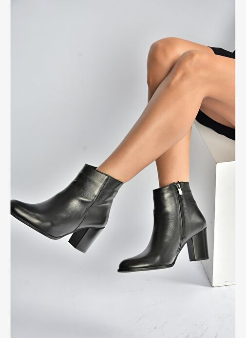 V398300303 Siyah Hakiki Deri Kalın Topuklu Kadın Bot - Görsel 3
