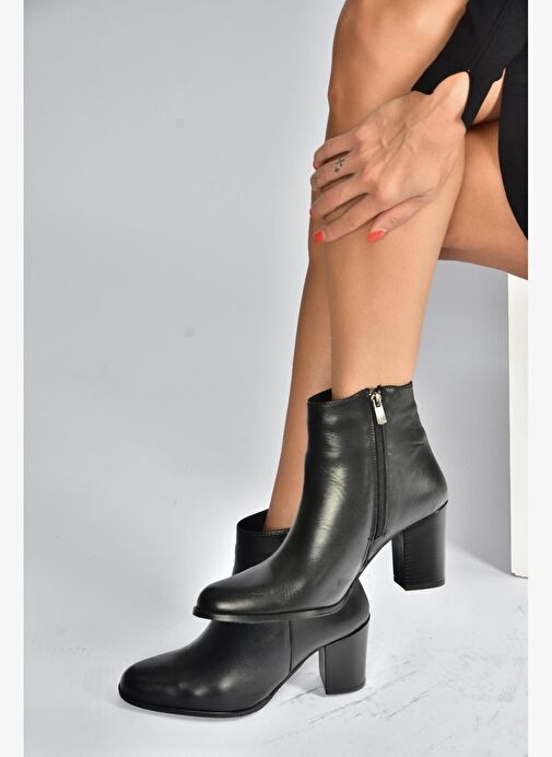 V398300303 Siyah Hakiki Deri Kalın Topuklu Kadın Bot - Görsel 5