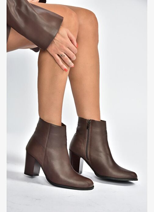V398300303 Kahverengi Hakiki Deri Kalın Topuklu Kadın Bot - Görsel 2