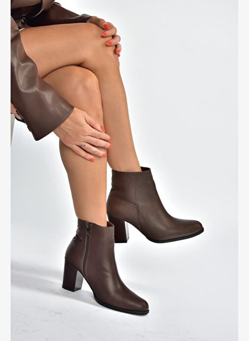 V398300303 Kahverengi Hakiki Deri Kalın Topuklu Kadın Bot - Görsel 4
