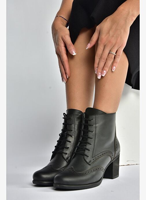 V468300903 Siyah Hakiki Deri Kalın Topuklu Kadın Bot - Görsel 3