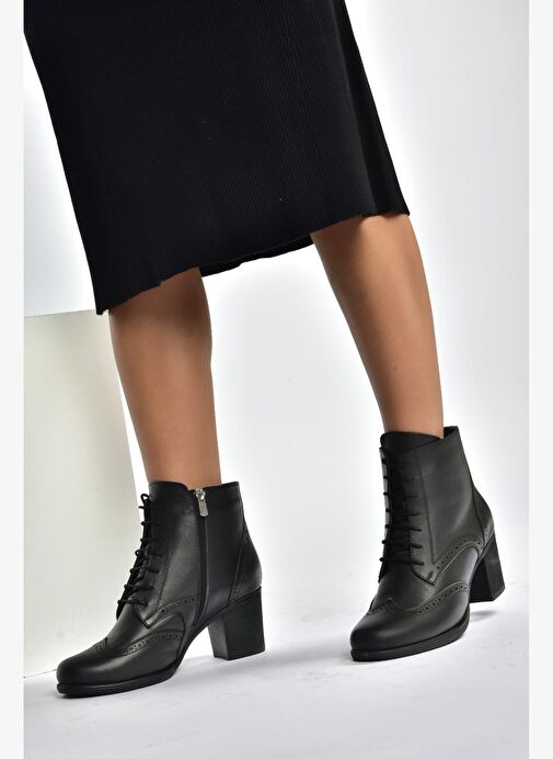 V468300903 Siyah Hakiki Deri Kalın Topuklu Kadın Bot - Görsel 5