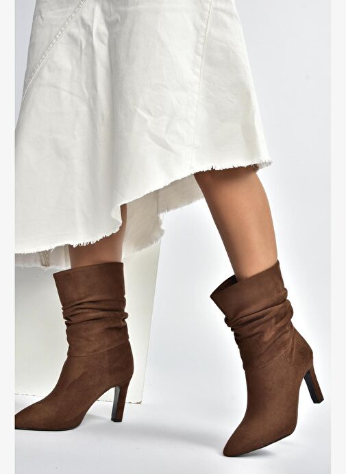 R404020302 Kahverengi Süet İnce Topuklu Büzgülü Kadın Bot - Görsel 2