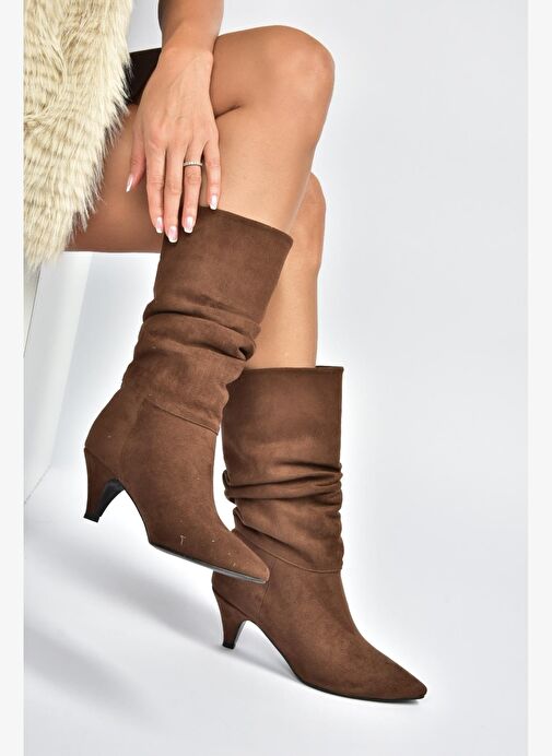 L404810602 Kahverengi Süet Kısa Topuklu Büzgülü Kadın Bot - Görsel 3