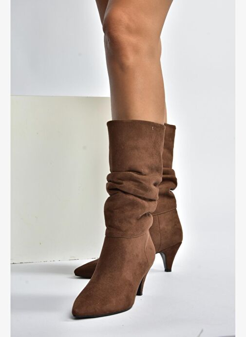 L404810602 Kahverengi Süet Kısa Topuklu Büzgülü Kadın Bot - Görsel 5