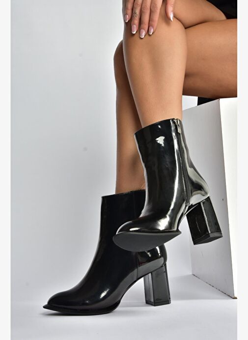 V590166308 Siyah Rugan Kalın Topuklu Klasik Bot - Görsel 4